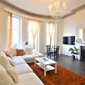 https://modern-two-bedroom-flat.brighton-hotels-england.com