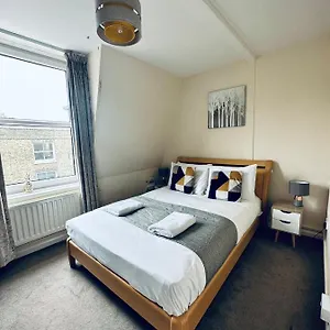 Koala & Tree - Cozy And Centric 1 Bed - Short Lets & Serviced Apartment